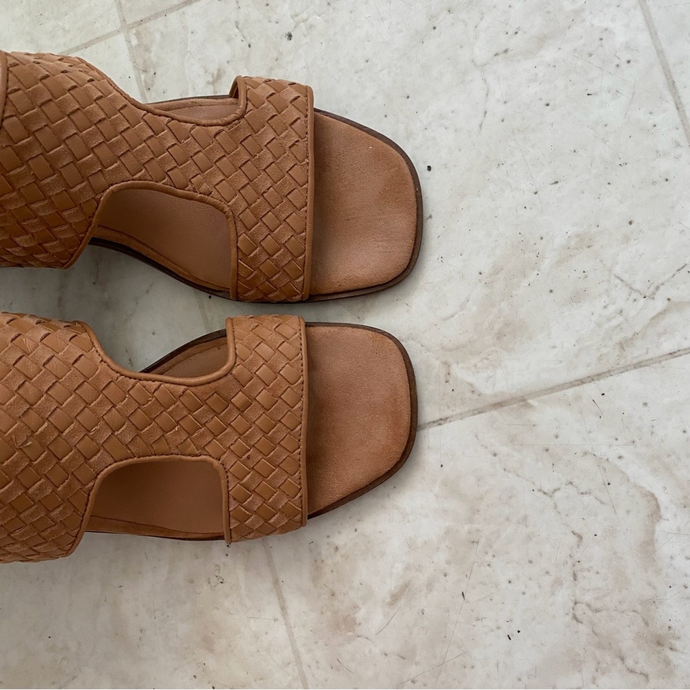 $189 Gentle Souls Manda Brown Woven Leather Square Toe Block Heels Sandals Sz 9 - Picture 9 of 15
